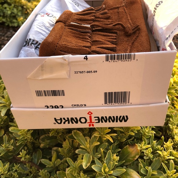 TU Minnetonka big kids moccasins size 4, women’s 6 - Picture 5 of 6